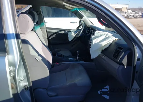 2005 Toyota 4Runner Sr5 V6 z USA, uszkodzony, nr VIN JTEZU14R750052075